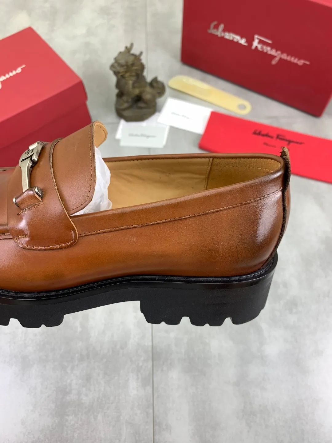 Men's Men's Shoes 💰P480💰[New Style] Water-dyed Niuli 🆘[Salvatore Ferragamo] Ferragamo's latest casual business leather shoes for men! Listed simultaneously! The fabric is made of specially imported original calfskin, and the interior is made of imported water-dyed cowhide. It is absolutely luxurious and leads the fashion trend. Matching code: 38-44 (45 and 46 can be customized) Multiple colors available